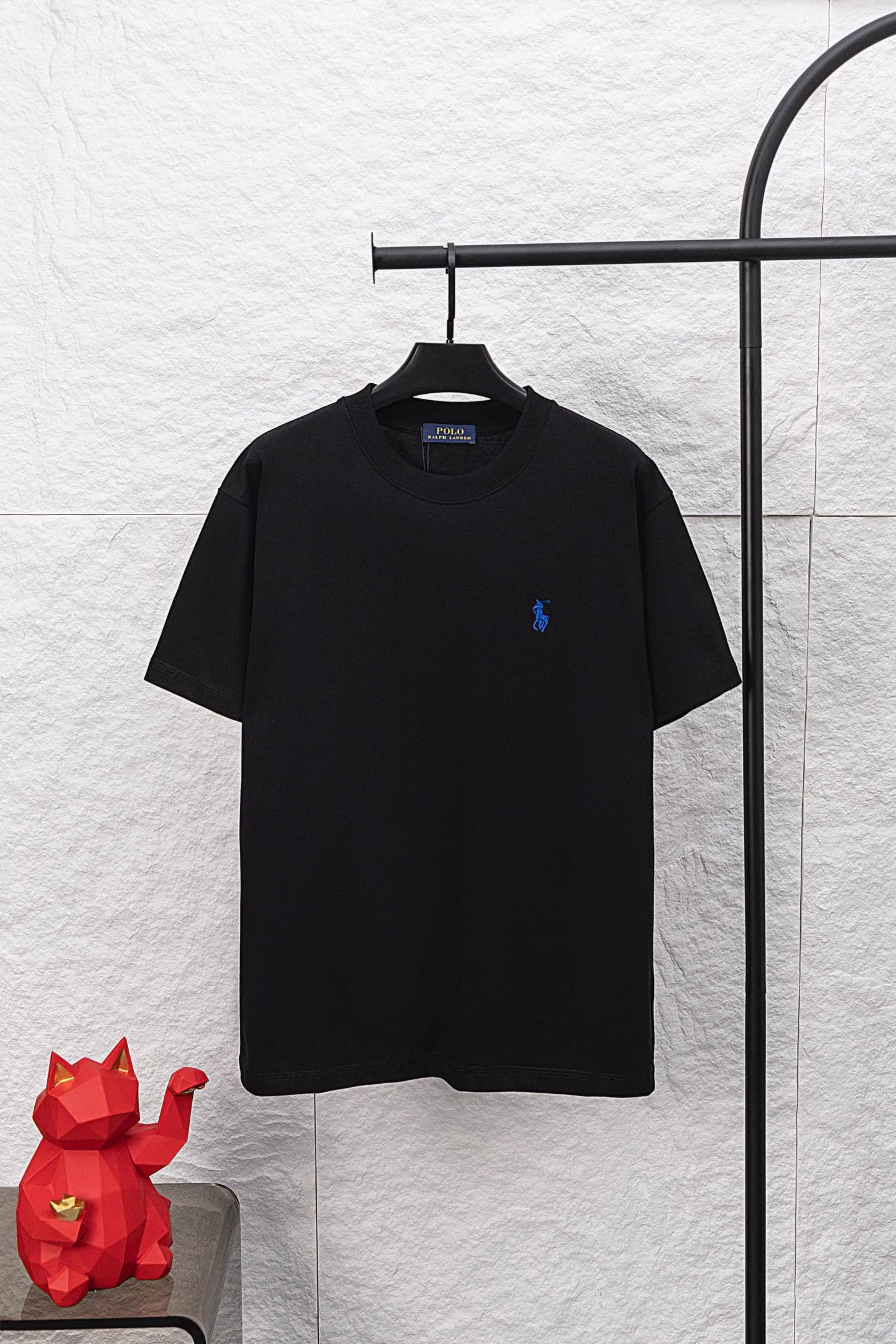 P180 model number/F034 POLO Ralph Lauren new model is on the market 25ss 350G heavy washed and worn high-end short sleeves. The front panel is matched with a small logo and the back panel is cut and patched to embroider the couple's short T. A high-end simple style that you will never get tired of. Pocket patch embroidery is simple style. Advanced temperament. Perfect detail processing 💯 The classic logo logo upper body is super good-looking. Fabric: 350g. Version: loose T-shirt. Color: black and white.